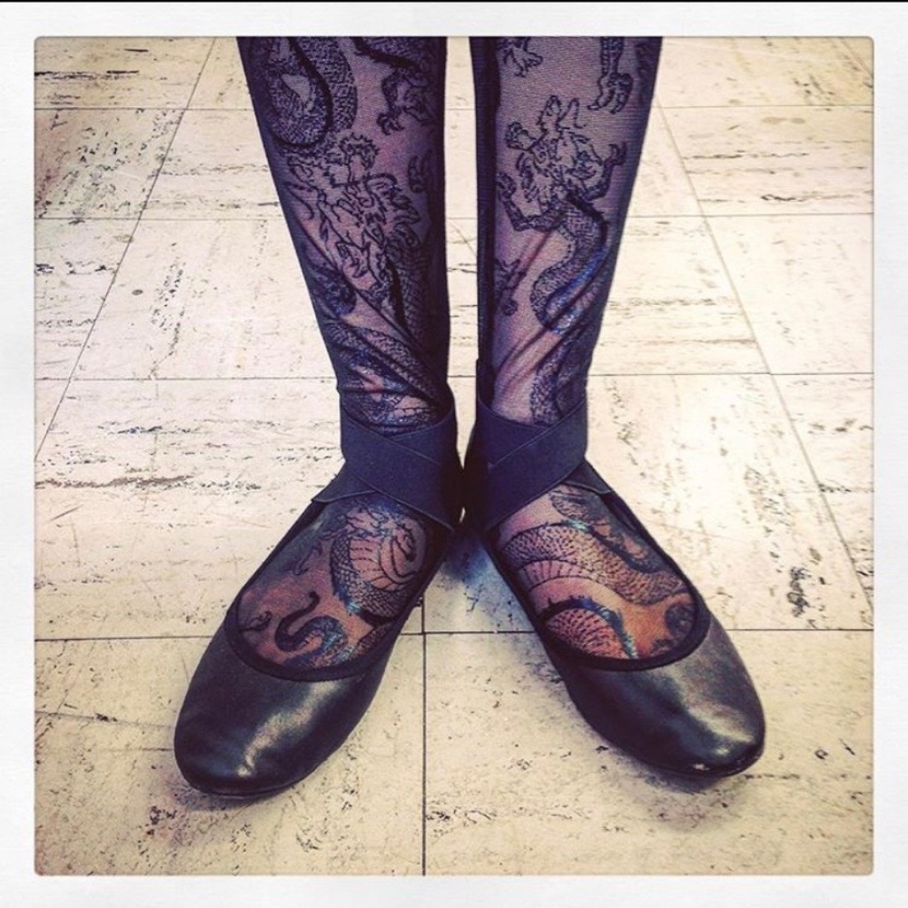 ISO TATSU BLACK MILK DRAGON STIRRUP HOSIERY